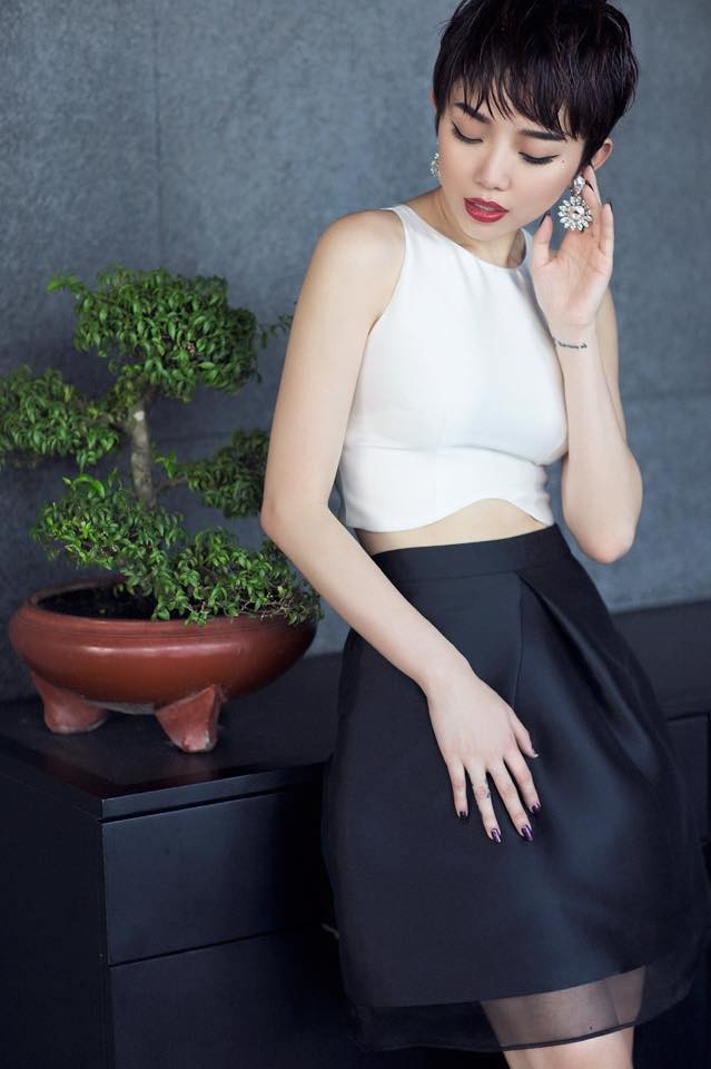 Toc Tien khoe vong eo con kien voi thoi trang crop top-Hinh-11